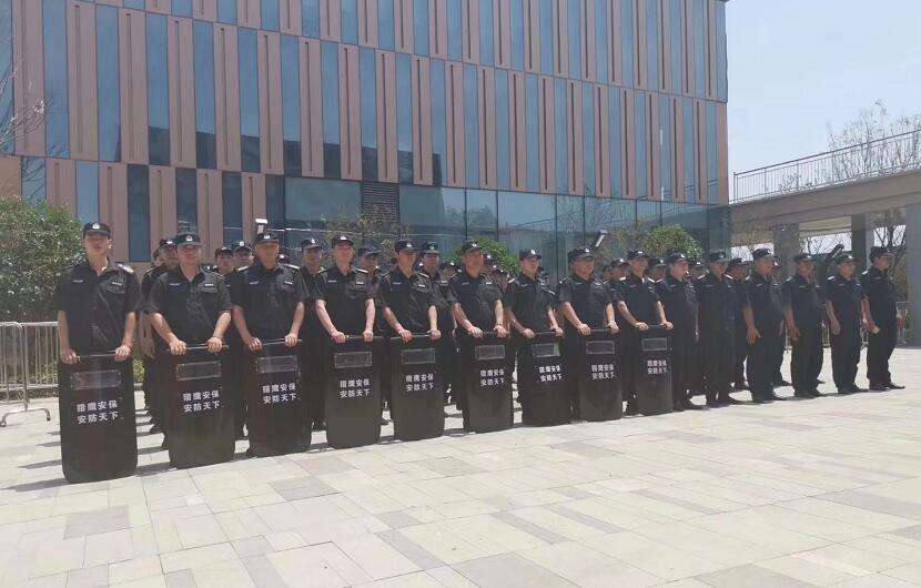 漢江夢(mèng)開(kāi)盤，湖北獵鷹保安公司繼續(xù)維護(hù)現(xiàn)場(chǎng)秩序