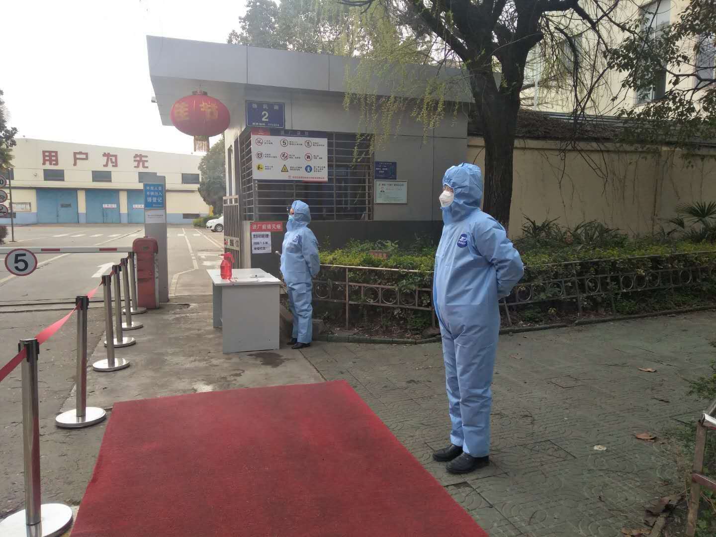 2020年疫情期間，湖北獵鷹保安公司疫情防控現(xiàn)場