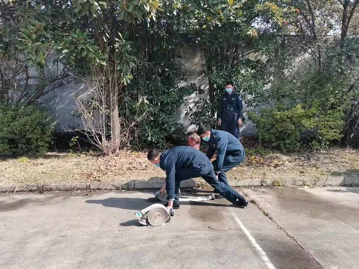 大型活動的時候，保安人員一般會制定這樣的應(yīng)對措施的！