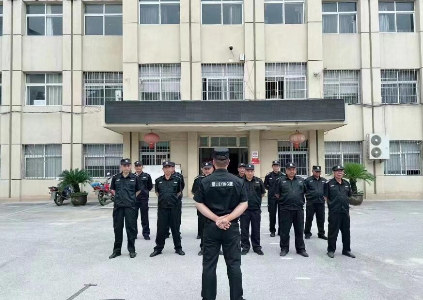 獵鷹保安對新市鎮(zhèn)所有保安隊(duì)員進(jìn)行安保實(shí)操培訓(xùn)