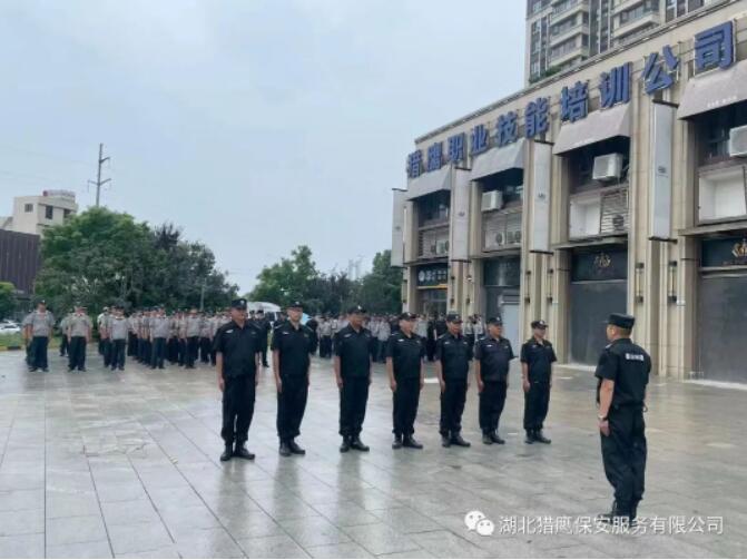 大練精兵強素質(zhì)，規(guī)范隊伍樹形象