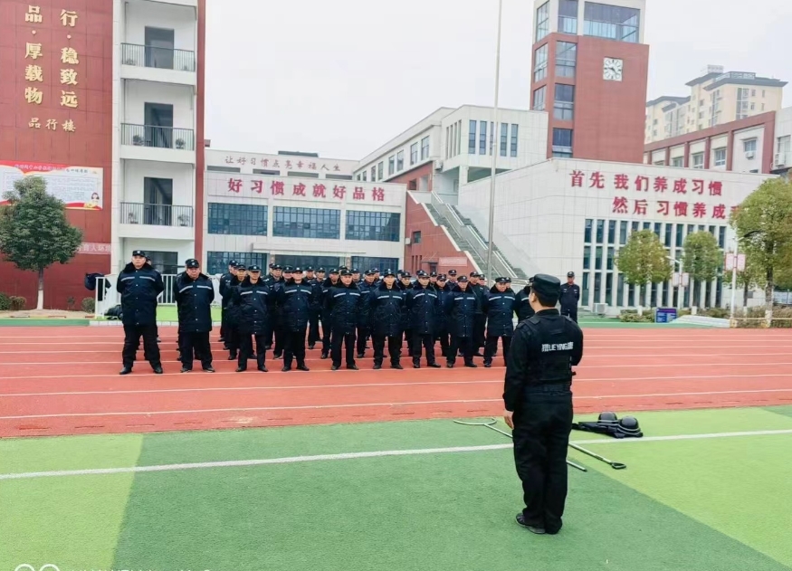 獵鷹保安分批給所有安保人員開展聯(lián)動培訓