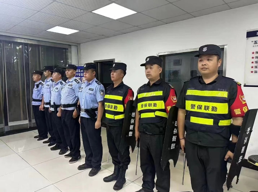 獵鷹保安公司配合車城派出所全力守護(hù)城市“煙火氣”。