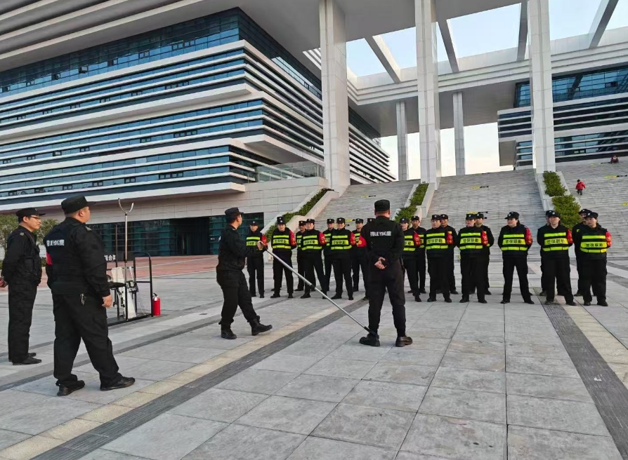 3月19日，湖北獵鷹保安服務(wù)有限公司棗陽(yáng)分公司在七館合一開(kāi)展專項(xiàng)培訓(xùn)