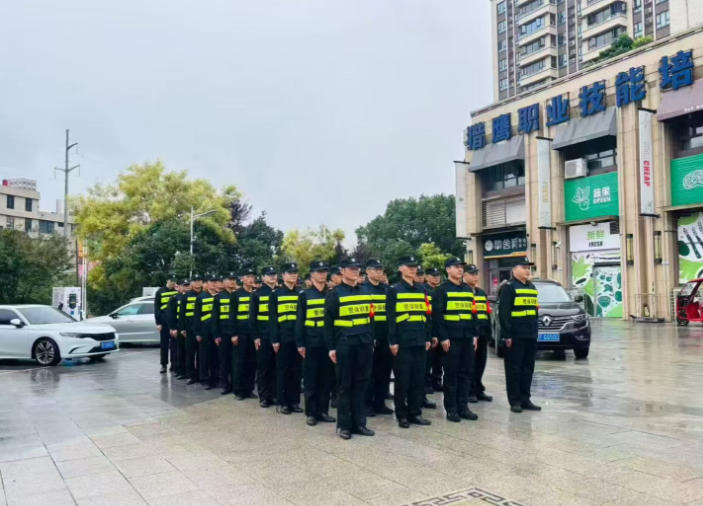 出發(fā)棗陽(yáng)體育館！籃球賽。